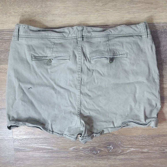 Liverpool Green Cargo Shorts Mid-Rise Comfort - Picture 3 of 3